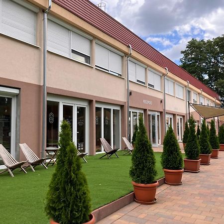 Oereg-To Hotel Es Rendezvenyter Tata Exteriér fotografie