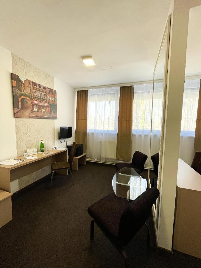 Oereg-To Hotel Es Rendezvenyter Tata Exteriér fotografie