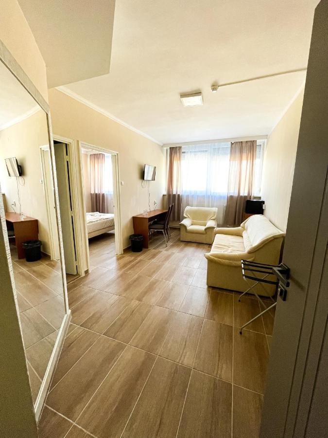 Oereg-To Hotel Es Rendezvenyter Tata Exteriér fotografie