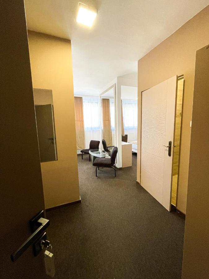 Oereg-To Hotel Es Rendezvenyter Tata Exteriér fotografie