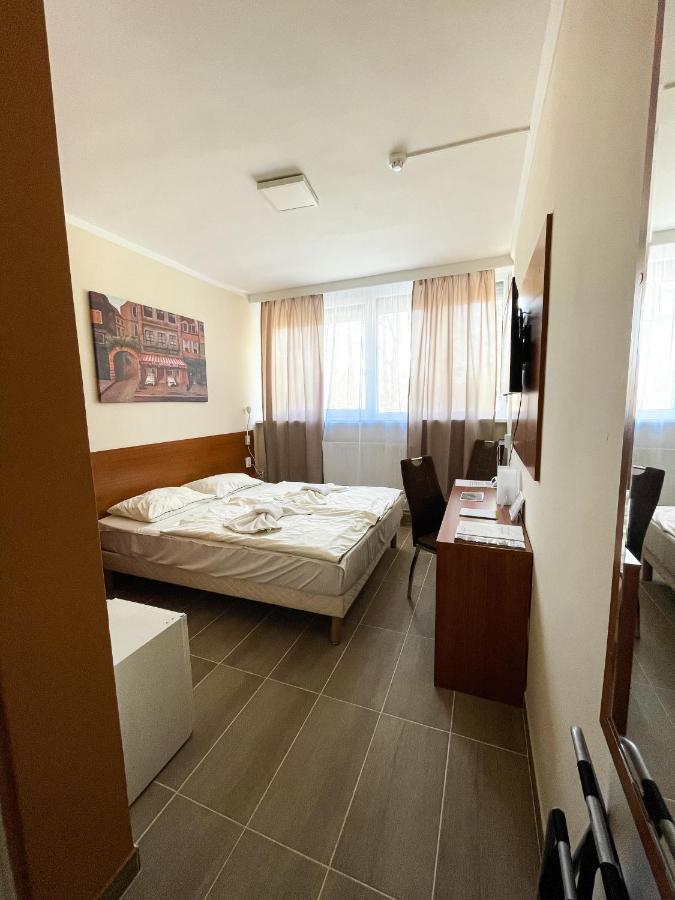Oereg-To Hotel Es Rendezvenyter Tata Exteriér fotografie