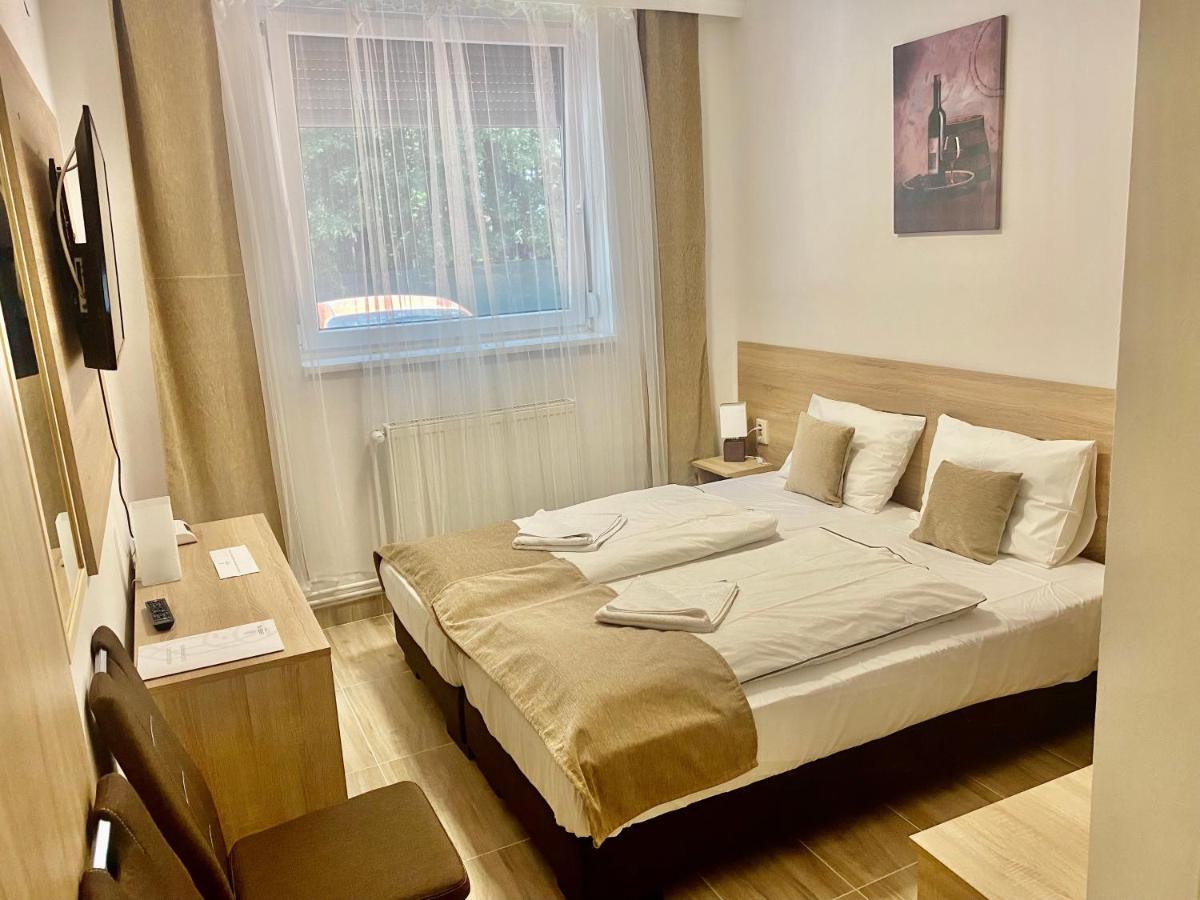 Oereg-To Hotel Es Rendezvenyter Tata Exteriér fotografie
