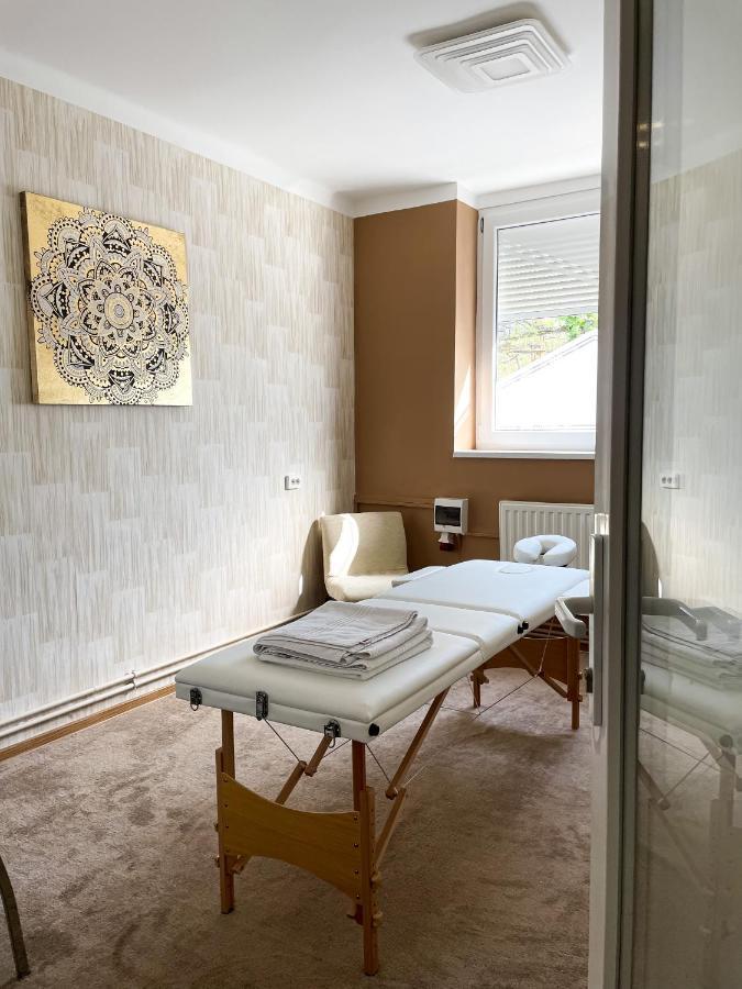 Oereg-To Hotel Es Rendezvenyter Tata Exteriér fotografie